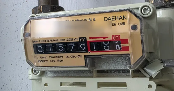 A Korean domestic gas meter with the counter digits clearly readable