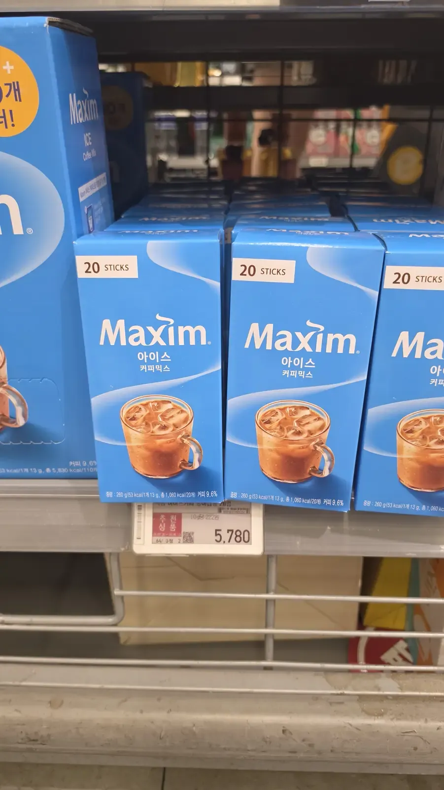 Blue boxes of Maxim Ice coffee mix, 20 sticks, on a supermarket shelf with a price label reading 5,780 won