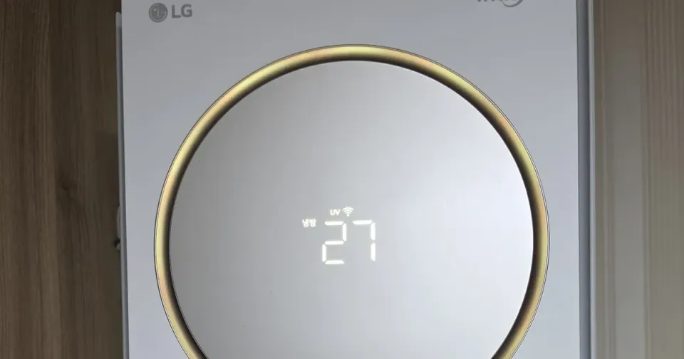 The circular display on an LG tower air conditioner showing cooling mode set to 27 degrees