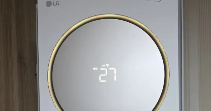 The circular display on an LG tower air conditioner showing cooling mode set to 27 degrees