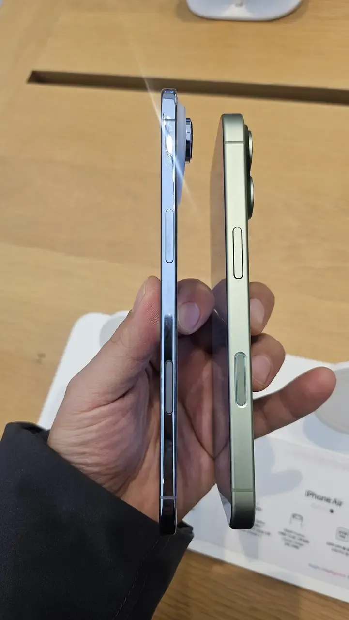 Two iPhones held side by side, showing the difference in thickness